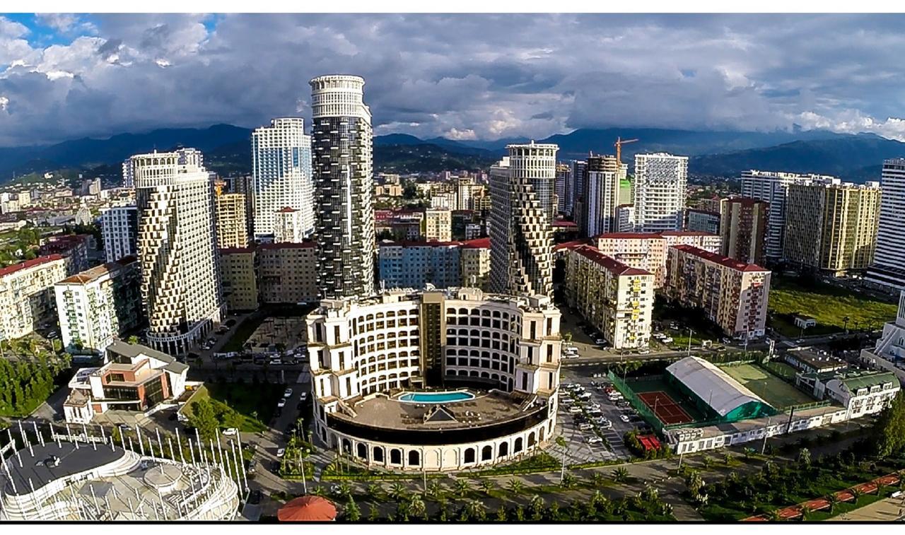 Viva Blue Batumi Aparthotel Buitenkant foto