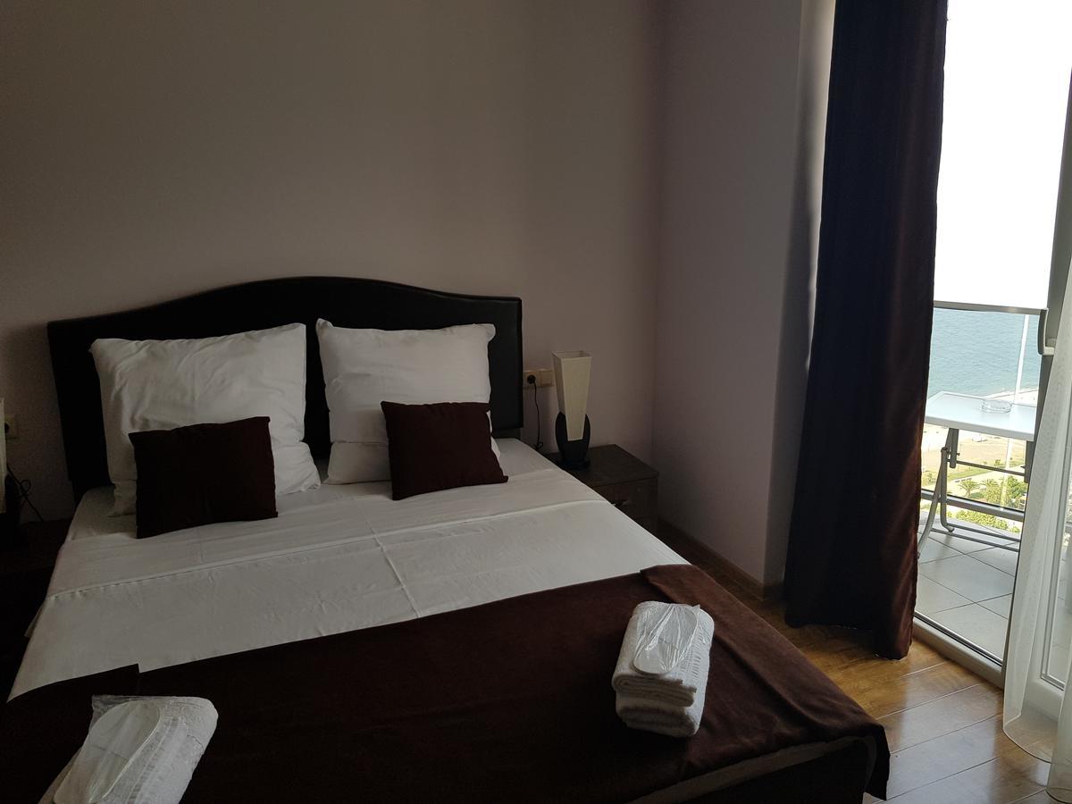 Viva Blue Batumi Aparthotel Buitenkant foto