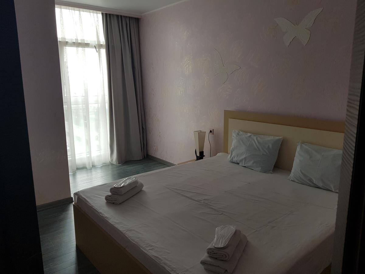 Viva Blue Batumi Aparthotel Buitenkant foto