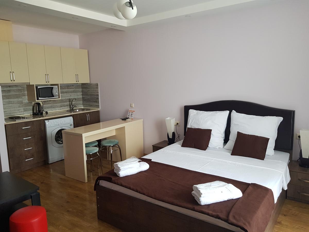 Viva Blue Batumi Aparthotel Buitenkant foto