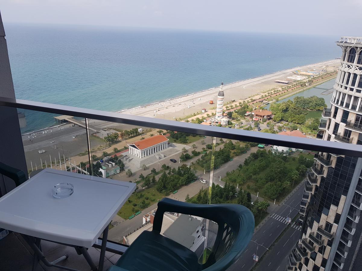 Viva Blue Batumi Aparthotel Buitenkant foto