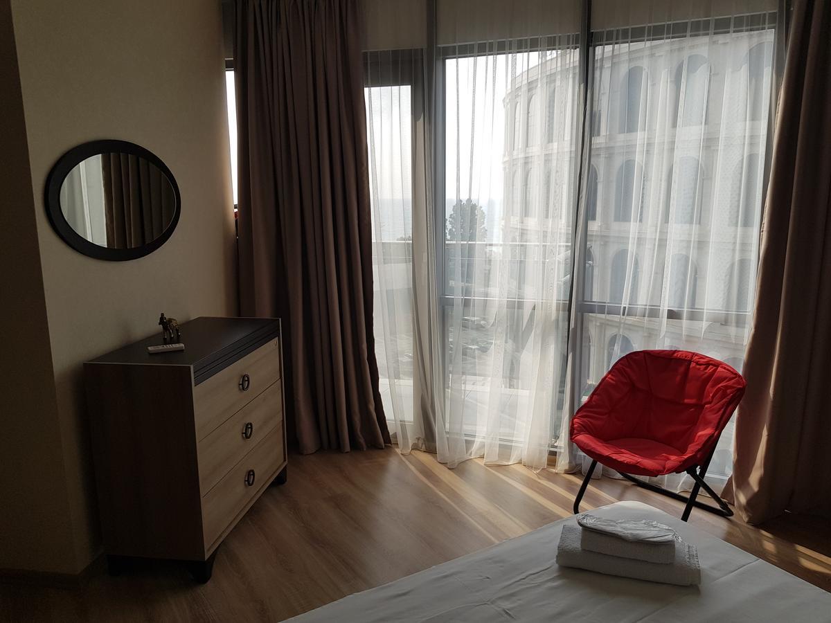 Viva Blue Batumi Aparthotel Buitenkant foto