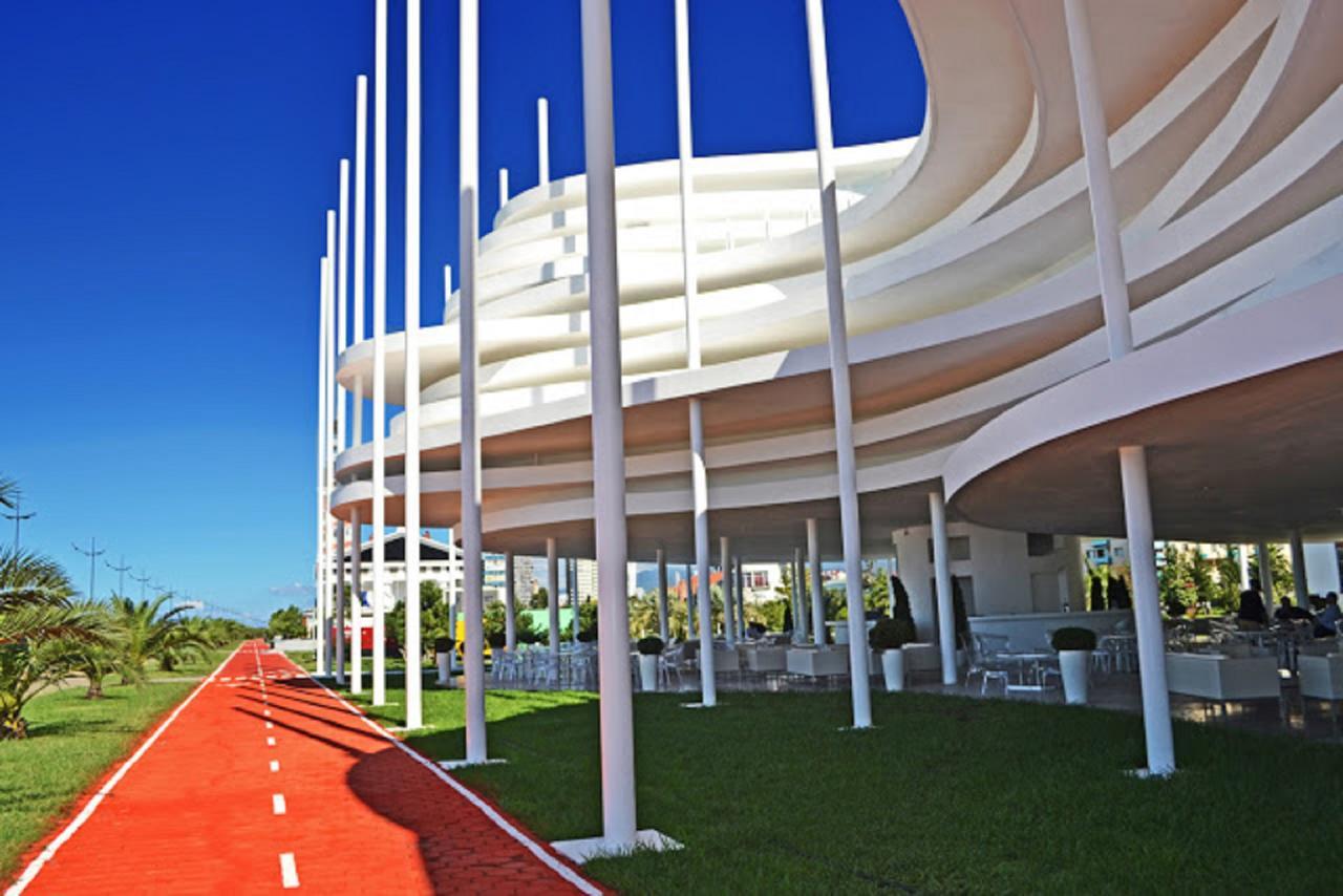 Viva Blue Batumi Aparthotel Buitenkant foto