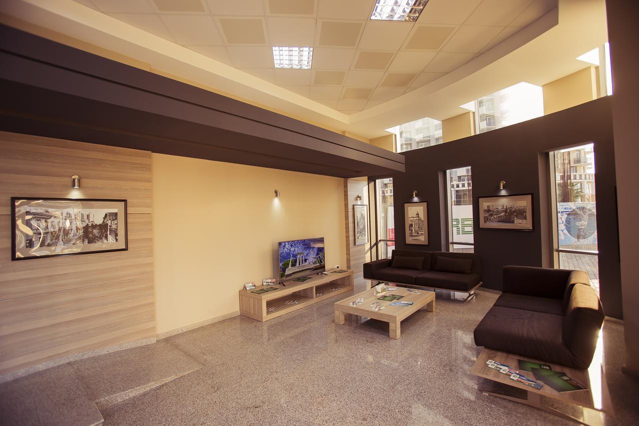 Viva Blue Batumi Aparthotel Buitenkant foto
